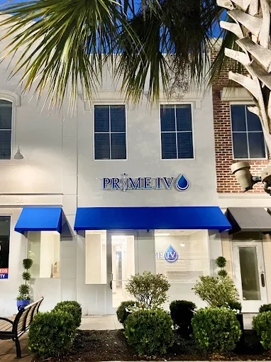 Prime IV Bluffton storefront at dusk with palm trees